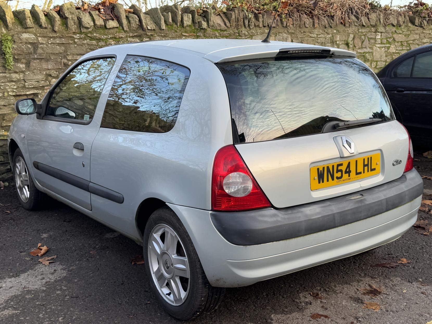 Renault Clio 1.2 16v Dynamique Hatchback 3dr Petrol Manual (139 g/km, 75 bhp)