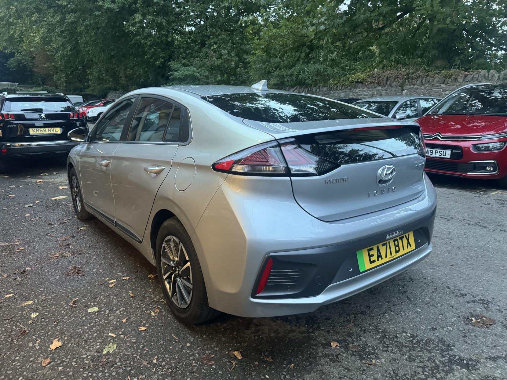 Hyundai IONIQ 38.3kWh Premium Hatchback 5dr Electric Auto (136 ps)