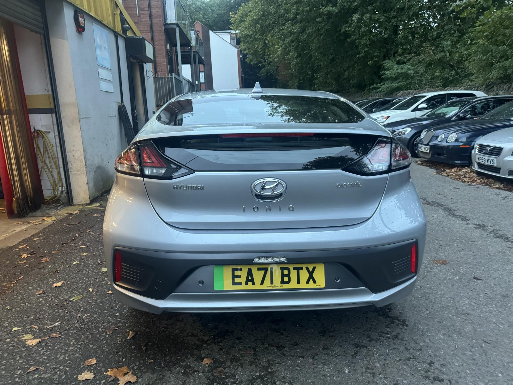 Hyundai IONIQ 38.3kWh Premium Hatchback 5dr Electric Auto (136 ps)