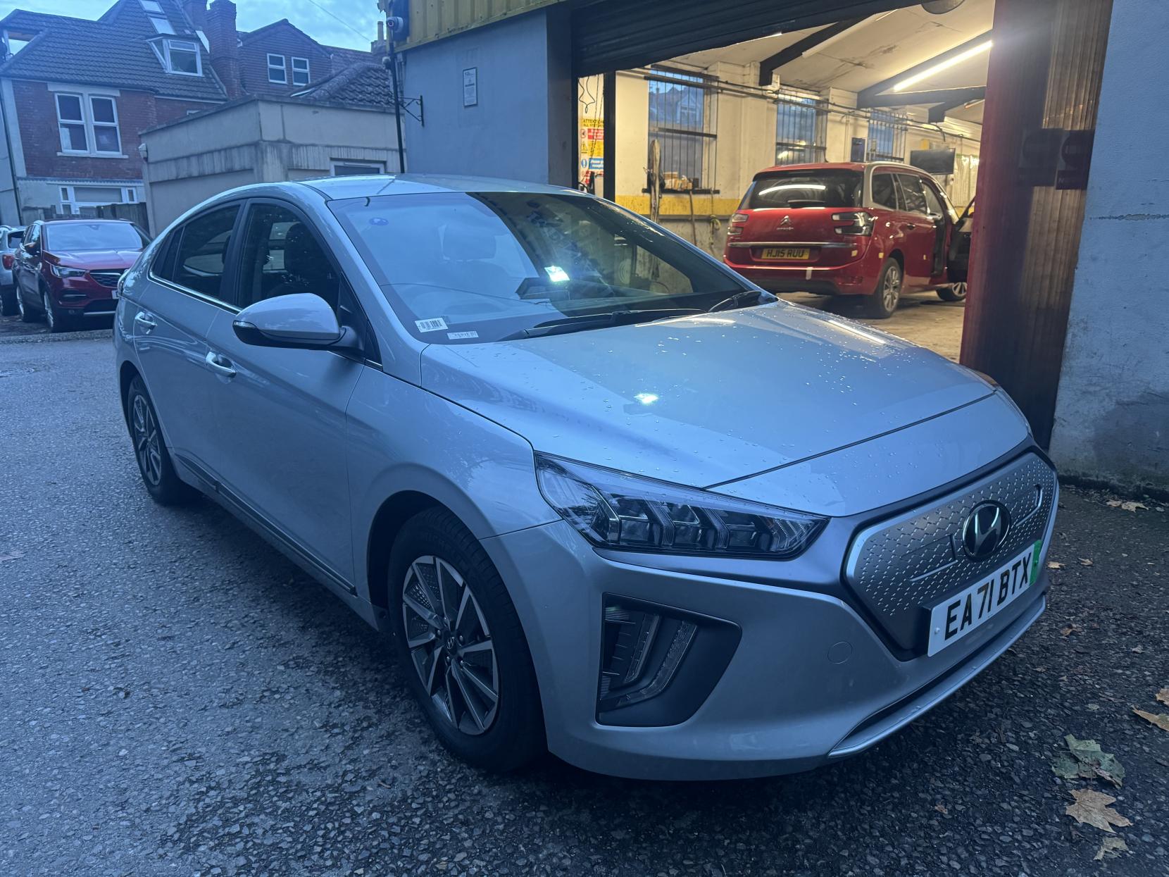 Hyundai IONIQ 38.3kWh Premium Hatchback 5dr Electric Auto (136 ps)