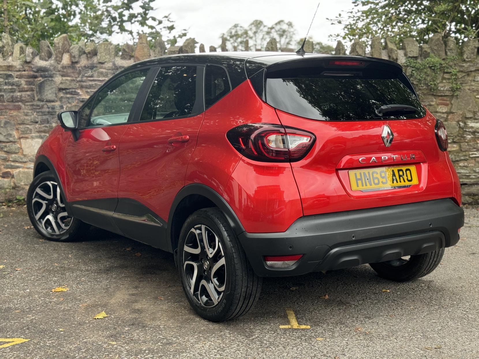 Renault Captur 0.9 TCe ENERGY Iconic SUV 5dr Petrol Manual Euro 6 (s/s) (90 ps)